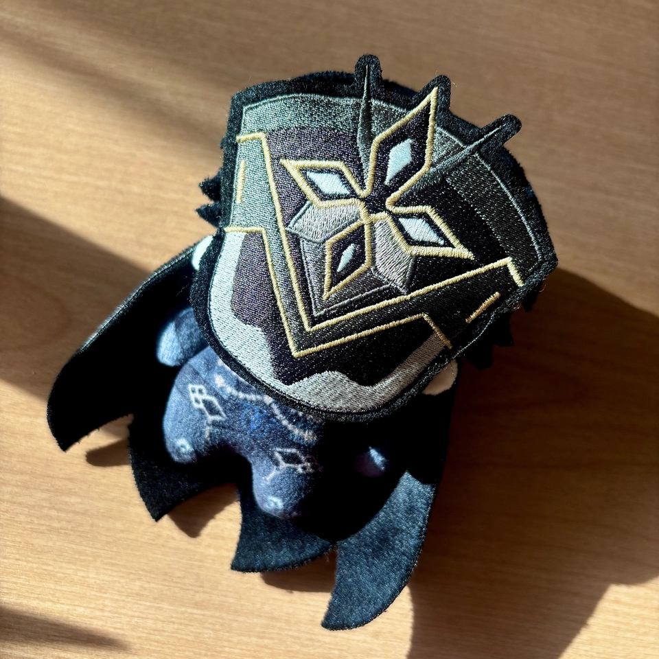 Anime Cosplay Mask - 10cm Genshin Impact II Capitano Plushie